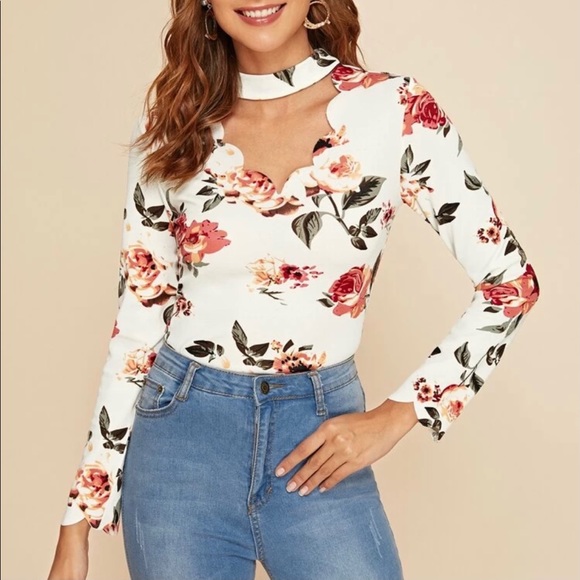 Floral Print Scallop Top - Picture 4 of 4